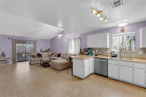 3 bed house with  Magnificent Views