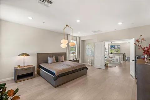 4 beds luxury house