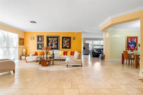 6 bed luxury Apartment